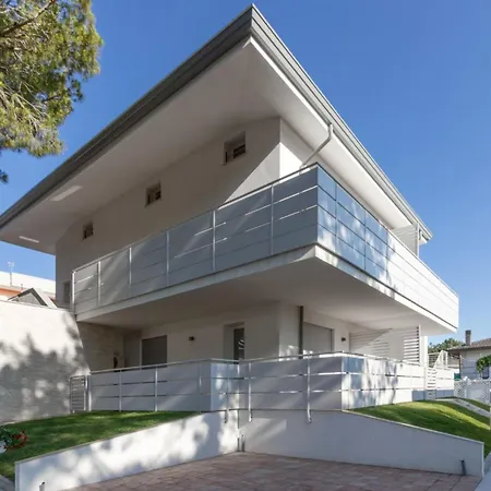 Modern With Shared Pool Apartment *