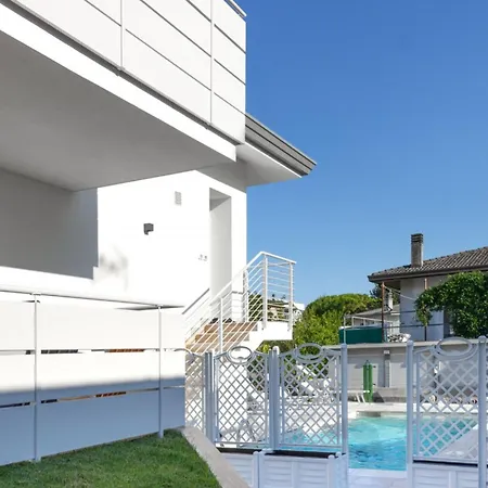 Modern With Shared Pool * ビビオーネ